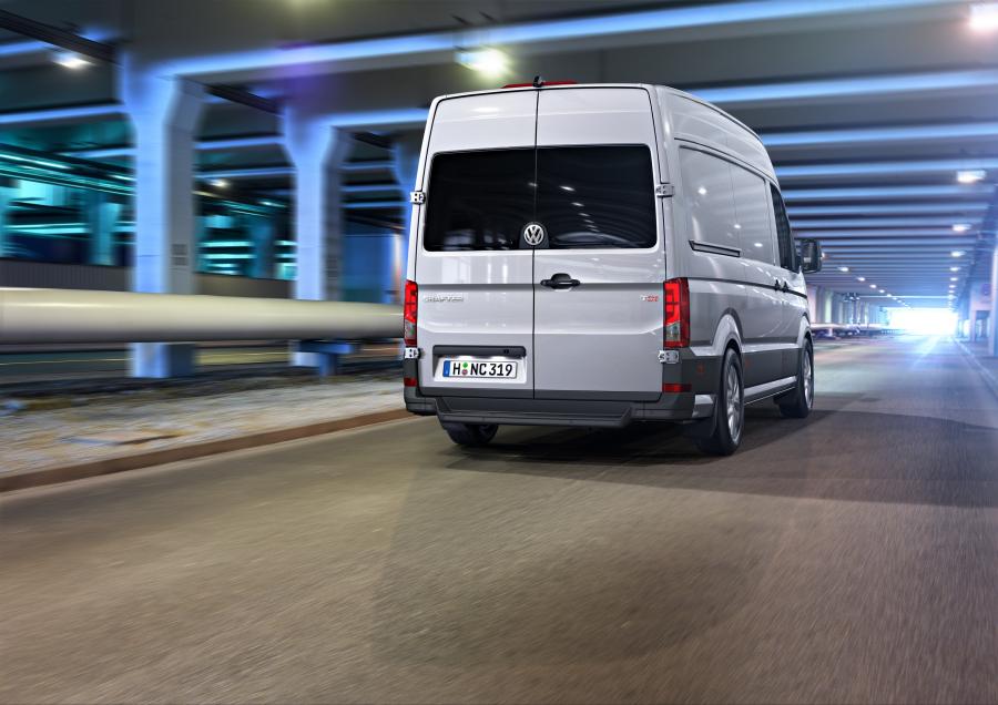  Volkswagen Crafter High Roof Van 2016 года  (фото 3 из 49)